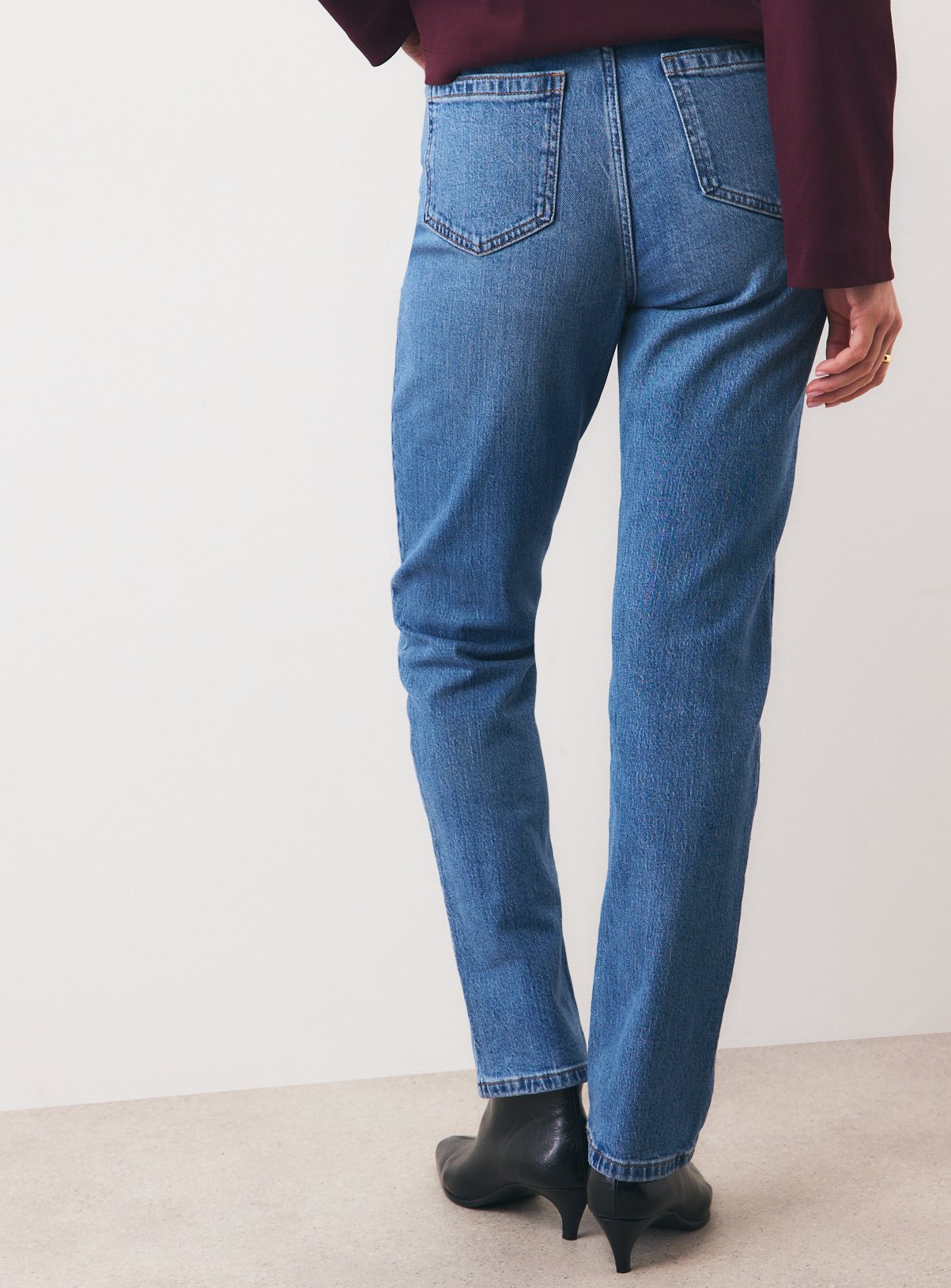 Authentic Slim Mid-Rise Jeans 8R - Image 4 thumbnail